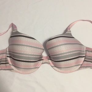 Victoria’s Secrets 32DD Demi Bra